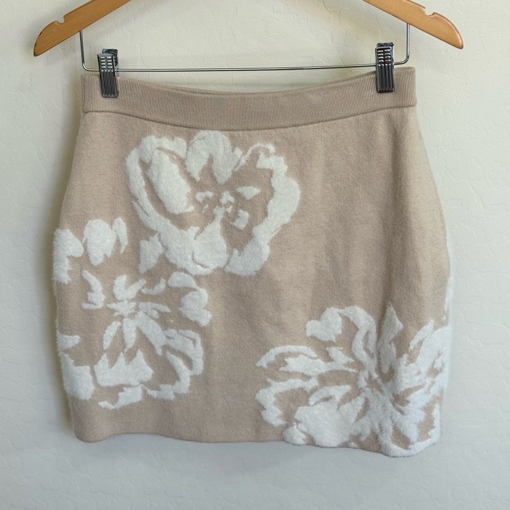 By Anthropologie Beige Mini Sweater Skirt with White Floral Knit - Picture 3 of 4